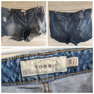 Torrid 24 lace denim shorts.